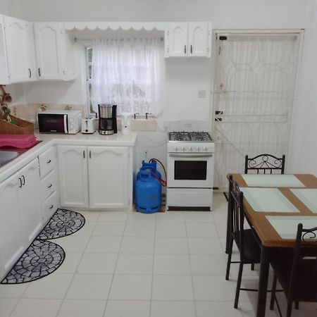 Chez Emmanuel Apartment โกรส อิส์ลีต ภายนอก รูปภาพ